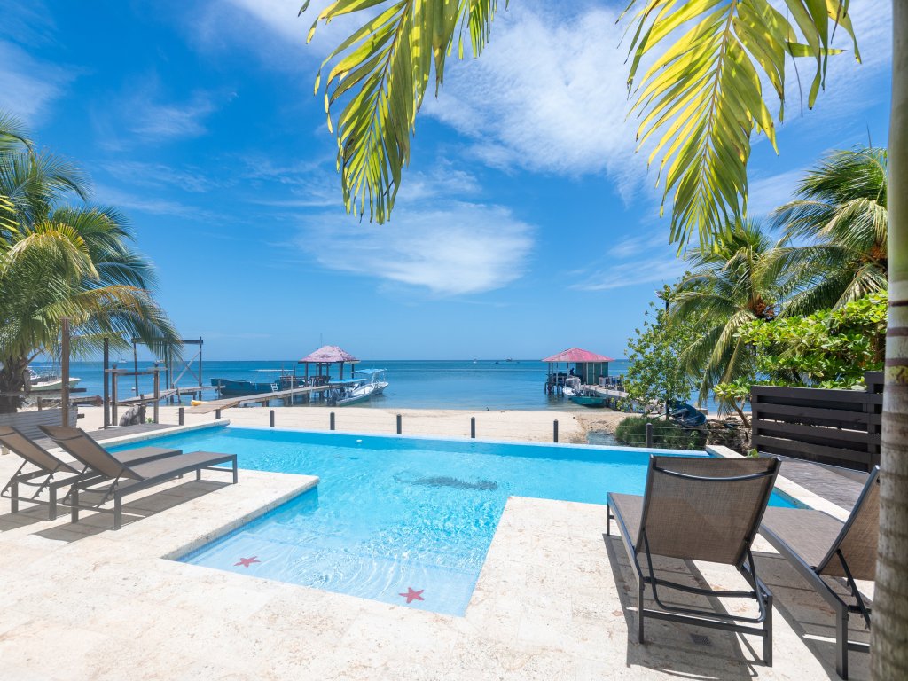 Seahorse Escape-5 bedroom Vacation Rental - RedAwning