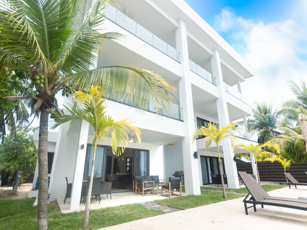 Seahorse Escape-apartment #2 Vacation Rental - RedAwning