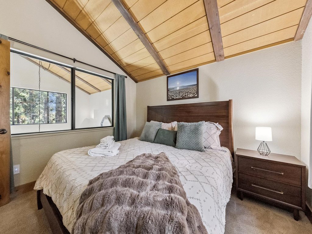 1192 Timber Lane Vacation Rental in California - RedAwning