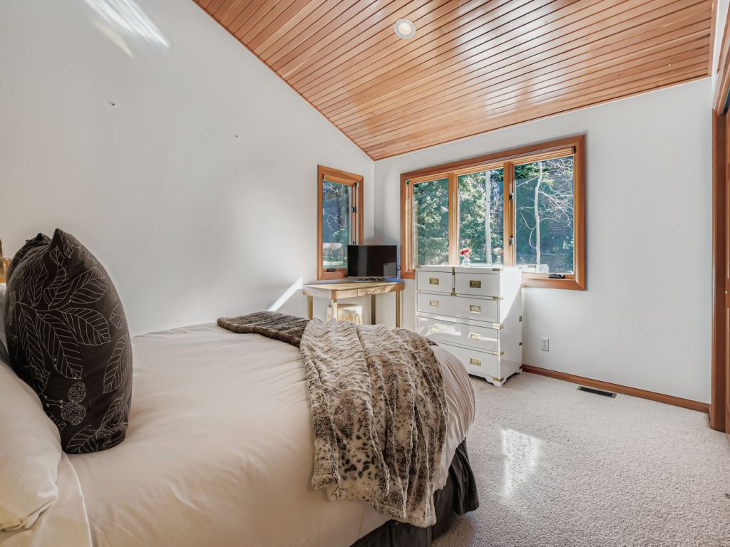 Mountain Memories Start Here Deer Valley Hot Tub Retreat 7560 Vacation Rental in Park City - RedAwning