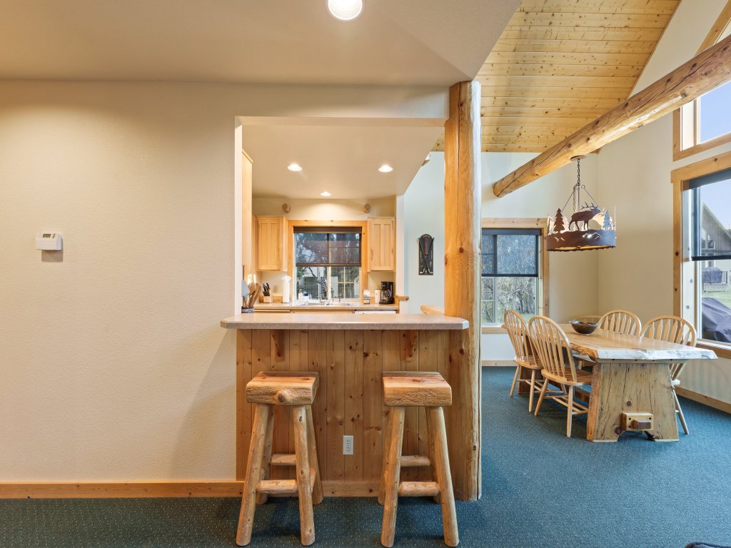 Red Wing Nest Vacation Rental in Redmond - RedAwning