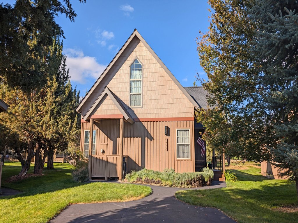Red Wing Nest Vacation Rental in Redmond - RedAwning