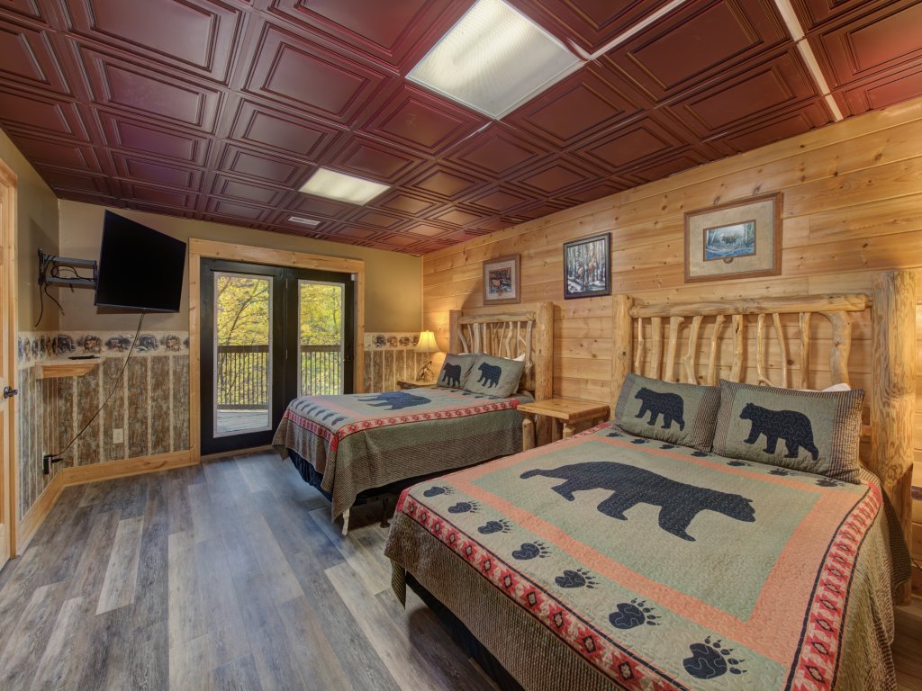 Bears Haven Lodge Vacation Rental in Pigeon Forge - RedAwning