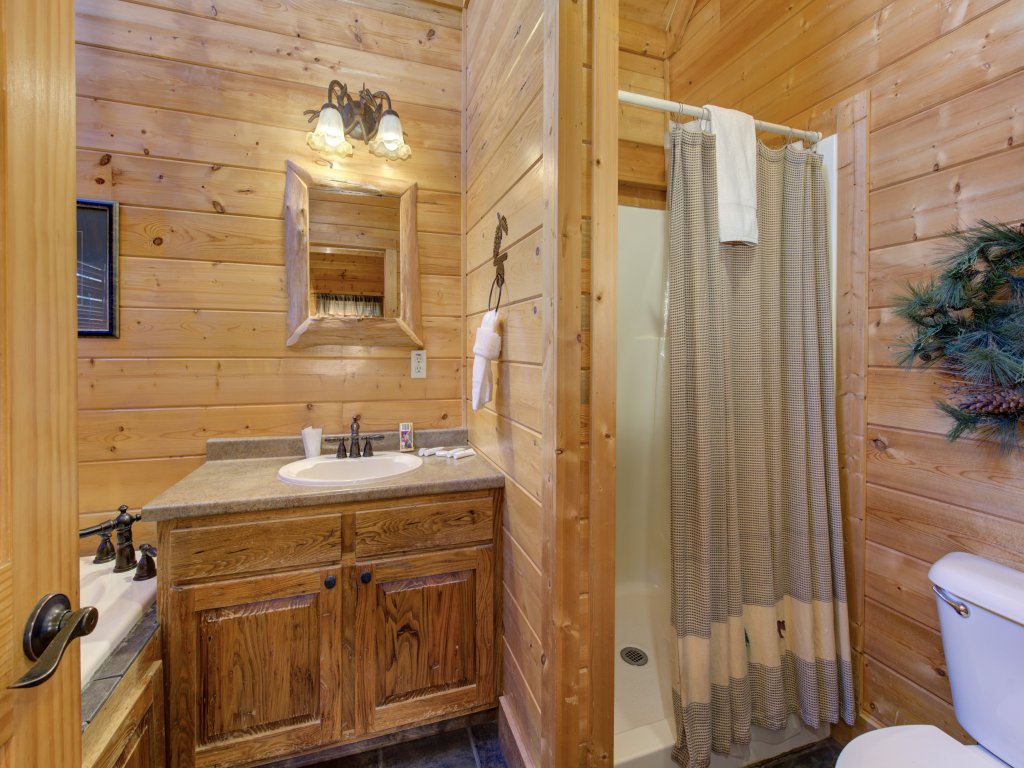 Bears Haven Lodge Vacation Rental in Pigeon Forge - RedAwning