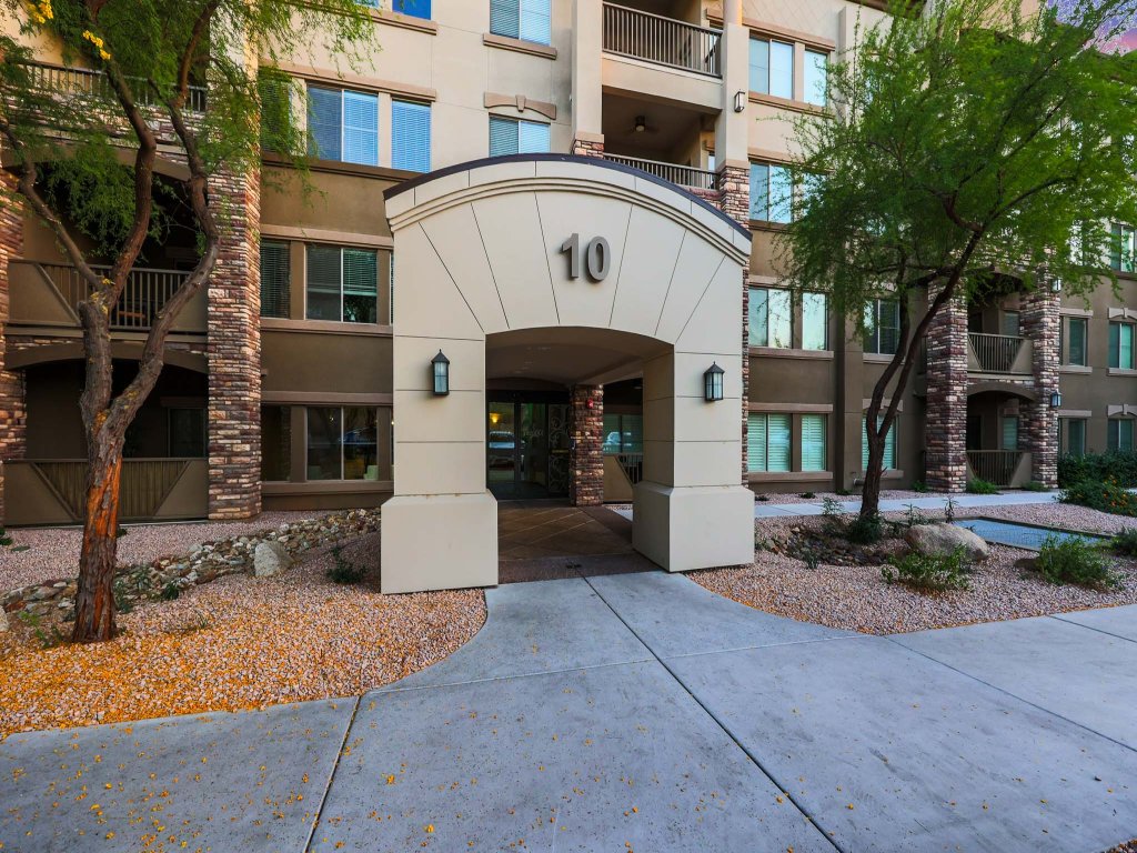Villa Escape Vacation Rental in Phoenix - RedAwning