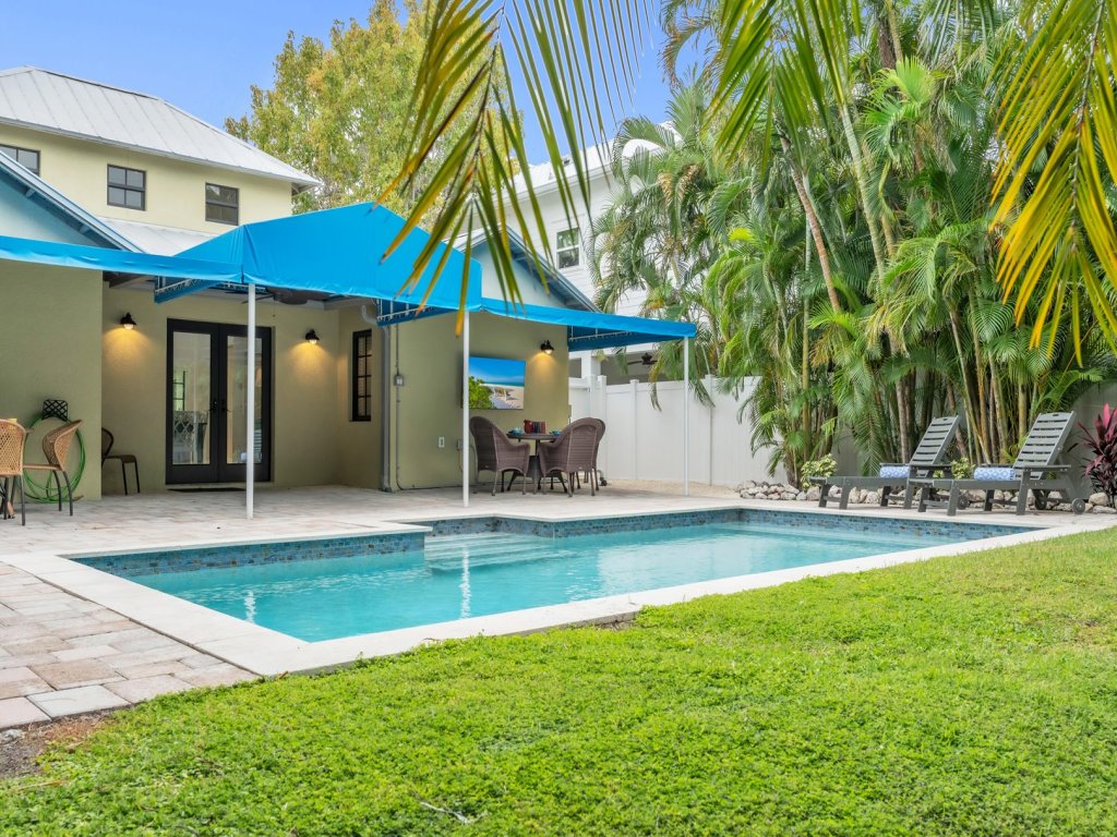 Chilli Fish Vacation Rental in Anna Maria - RedAwning