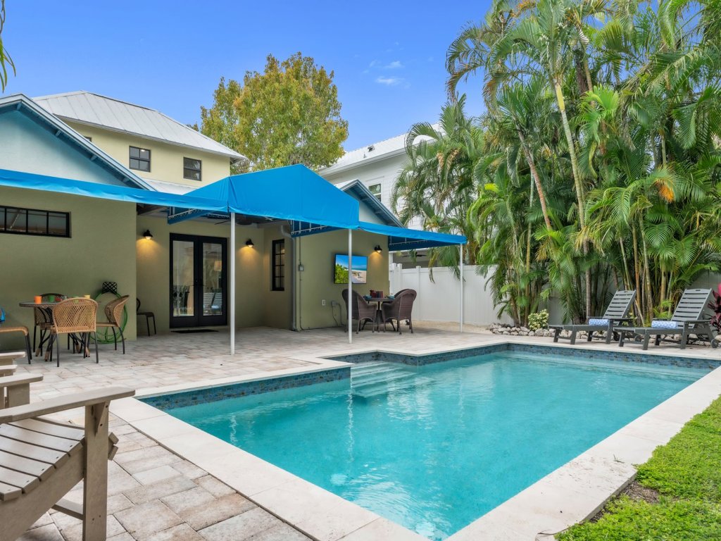 Chilli Fish Vacation Rental in Anna Maria - RedAwning