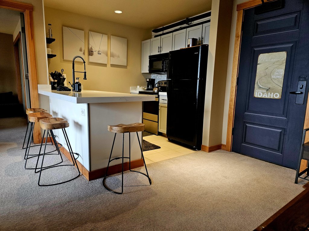Schweitzer PM: White Pine 410 Luxury 2BD Vacation Rental in Idaho - RedAwning