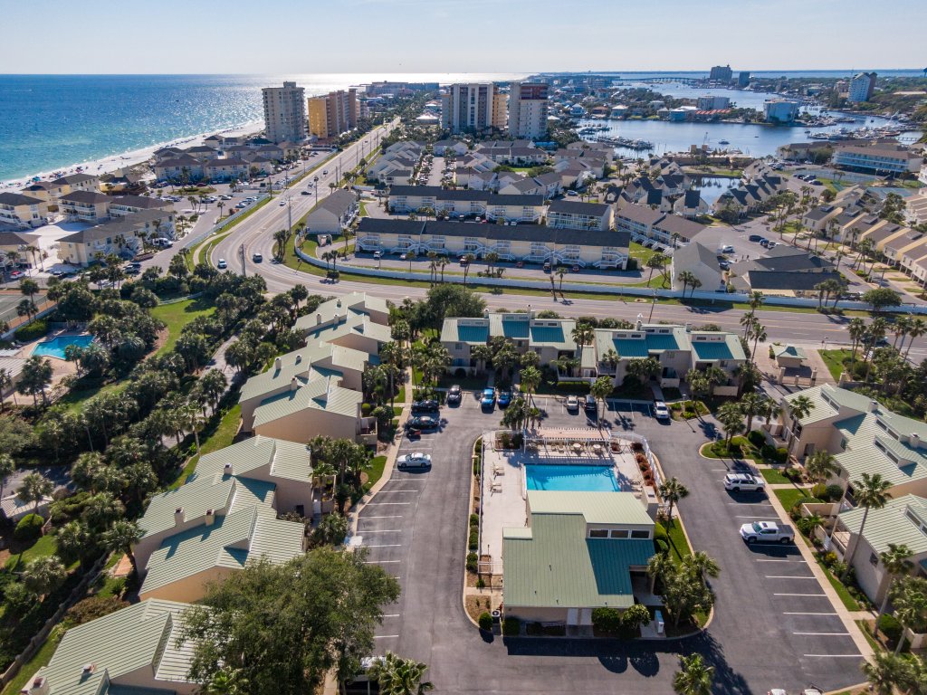 Shoreline Garden 16 Vacation Rental in Destin - RedAwning