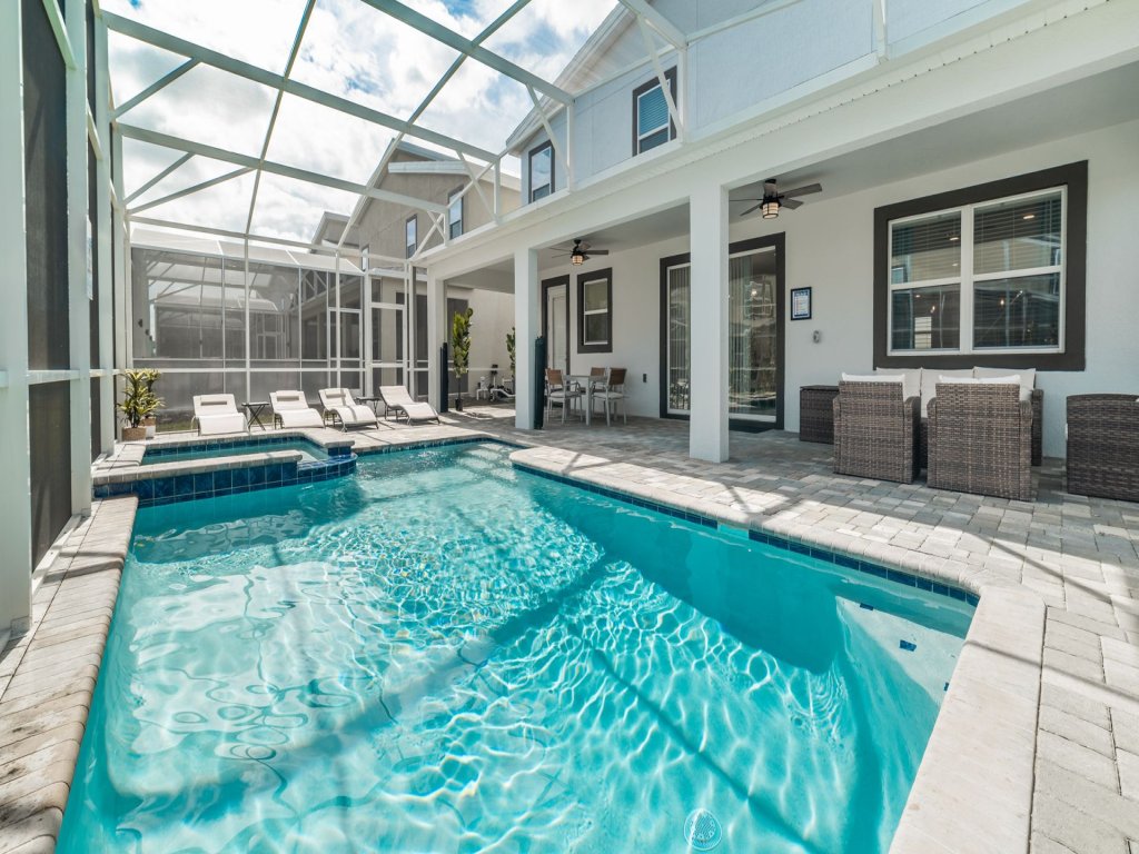 STS771 Vacation Rental in Davenport - RedAwning