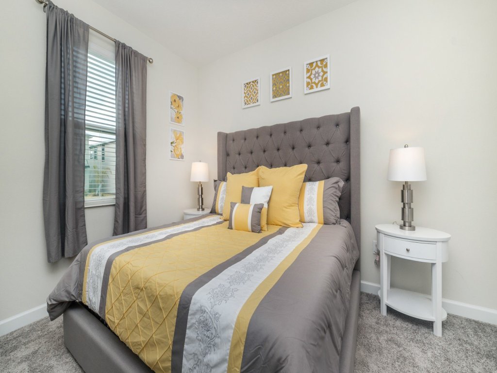 STS771 Vacation Rental in Davenport - RedAwning