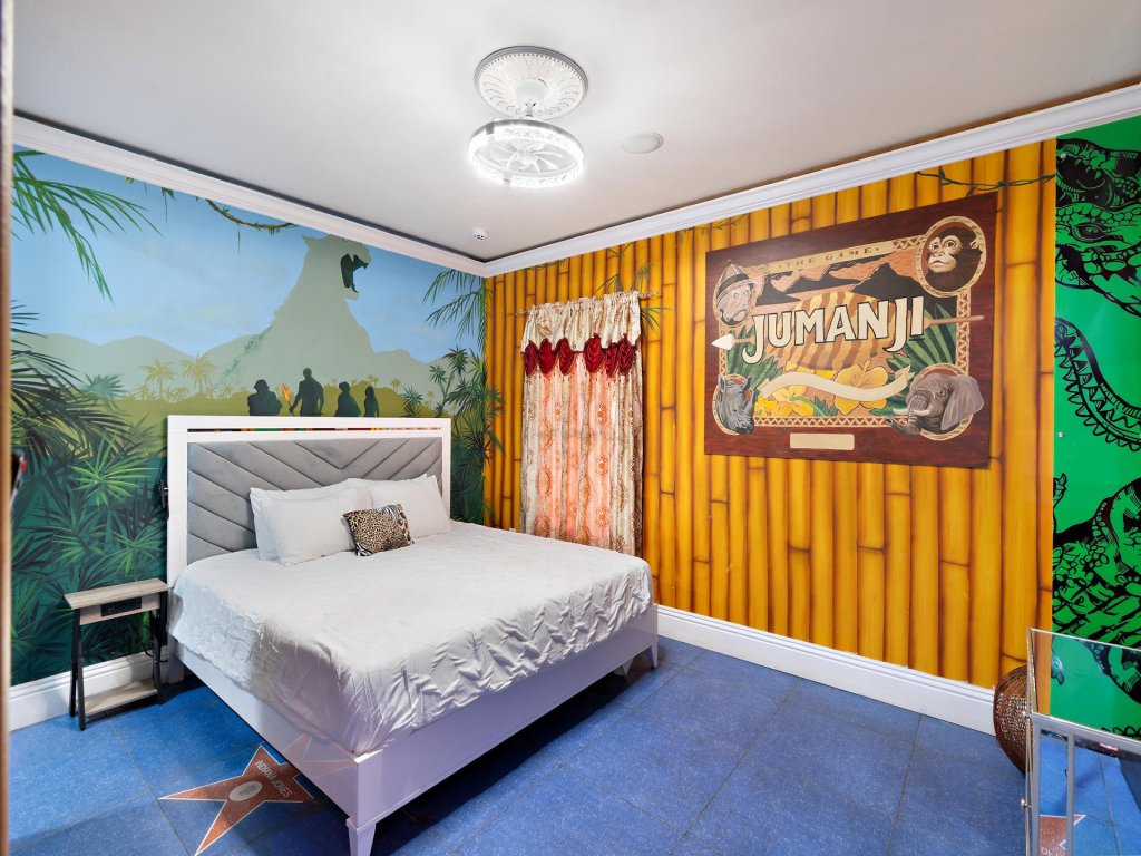 FAN1021 Vacation Rental in Davenport - RedAwning
