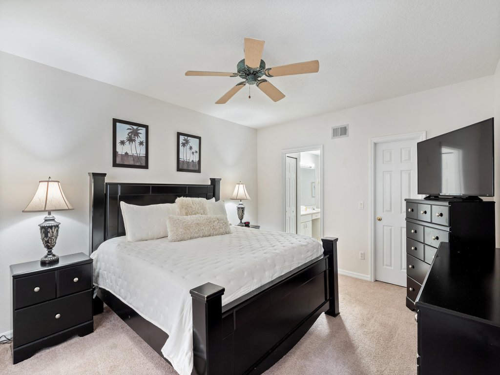 OXF786 Vacation Rental in Davenport - RedAwning