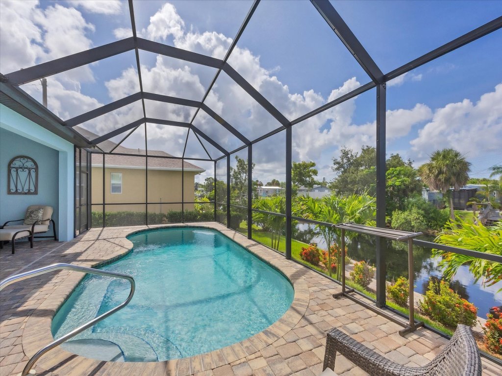 E5S831 Vacation Rental in Englewood - RedAwning