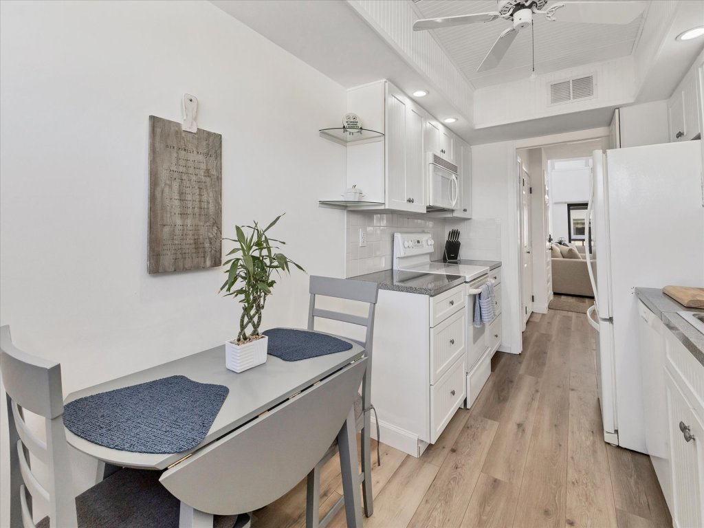 TAR1555-B212 Vacation Rental in Florida - RedAwning