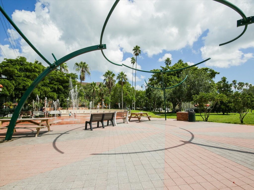 TAR1555-B212 Vacation Rental in Florida - RedAwning