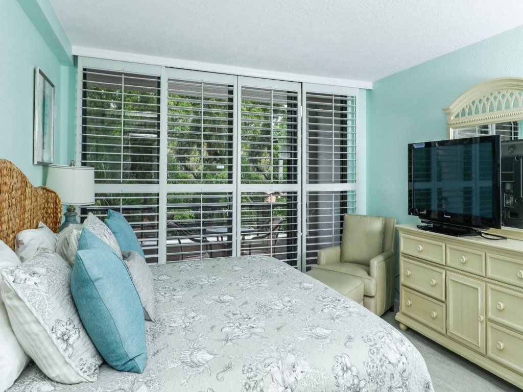 ANC210 Vacation Rental in Siesta Key - RedAwning