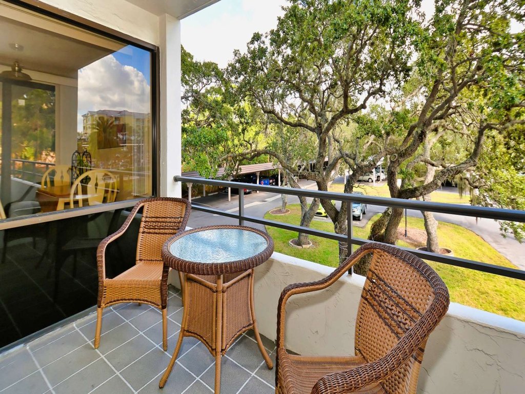 ANC210 Vacation Rental in Siesta Key - RedAwning