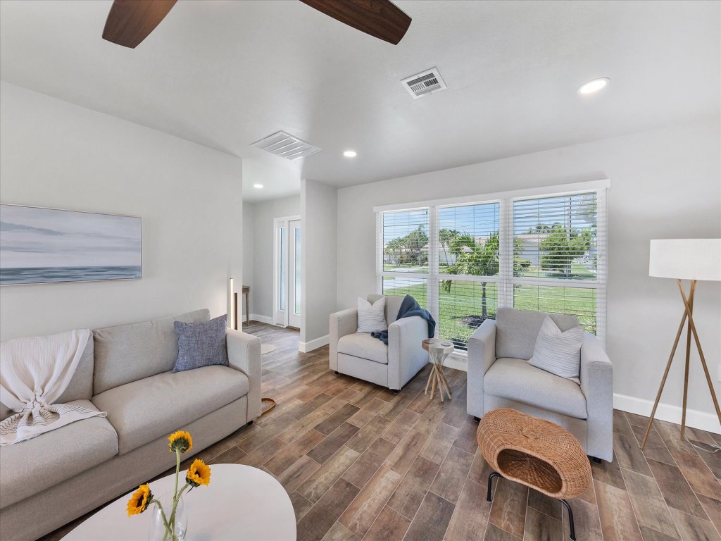MAD510 Vacation Rental in Florida - RedAwning
