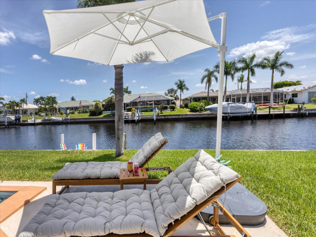 MAD510 Vacation Rental in Florida - RedAwning