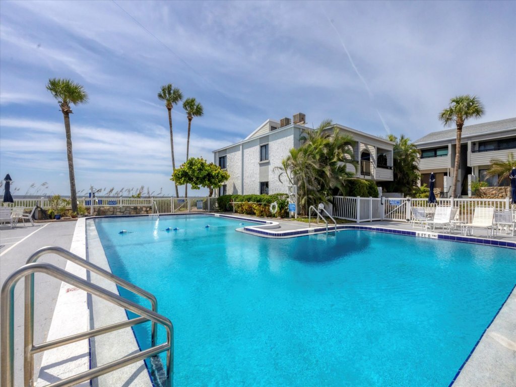 TAR1555-B111 Vacation Rental in Florida - RedAwning