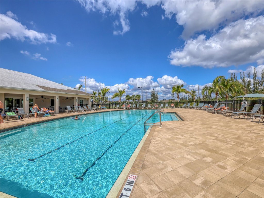 ELX25128 Vacation Rental in Florida - RedAwning