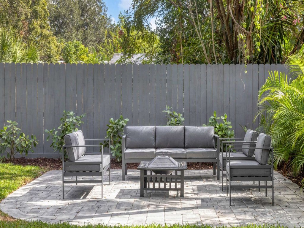 NVS2400 Vacation Rental in Sarasota - RedAwning
