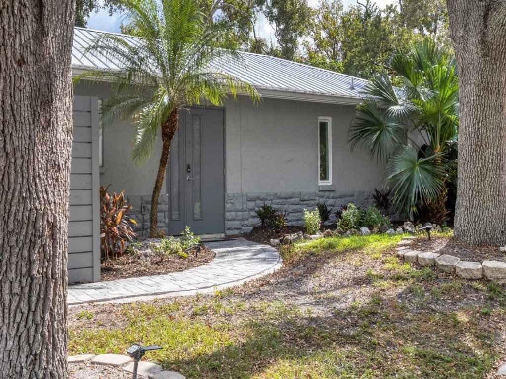 NVS2400 Vacation Rental in Sarasota - RedAwning
