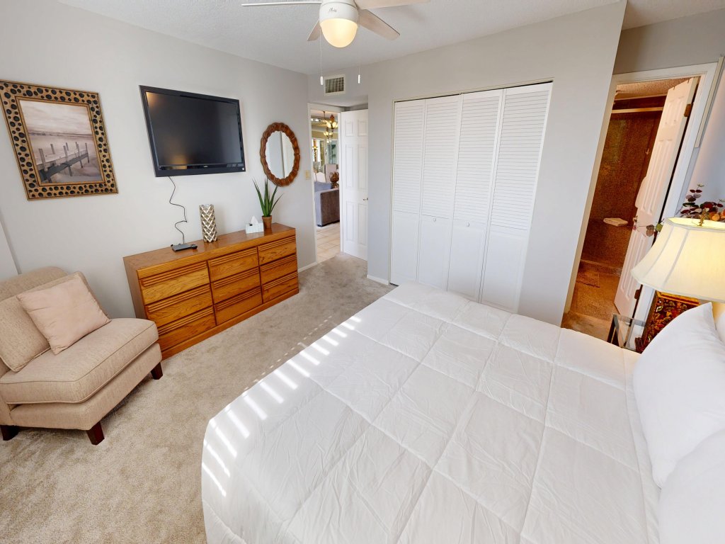 Dolphin Point 406B Vacation Rental in Destin - RedAwning