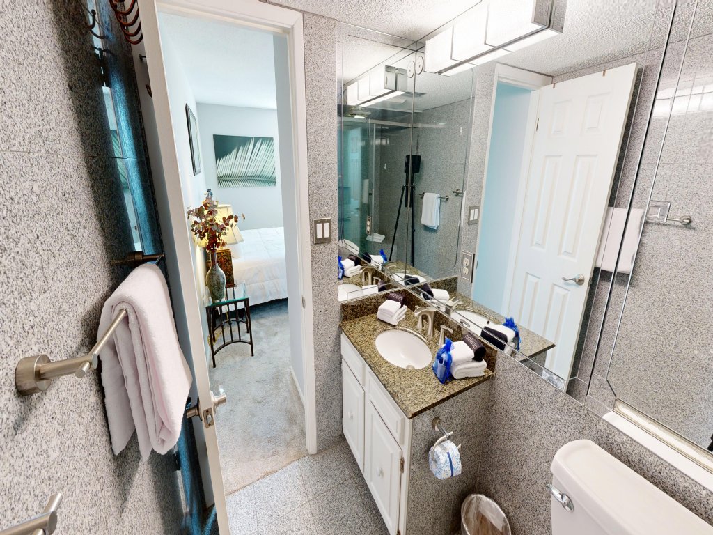 Dolphin Point 406B Vacation Rental in Destin - RedAwning