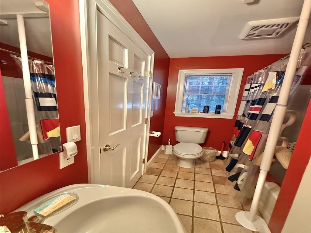 LOON COVE LIMIT 16 Vacation Rental in Maine - RedAwning
