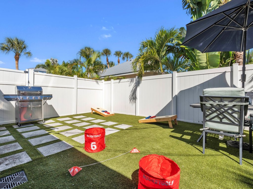 Barefoot Bungalow Vacation Rental in Holmes Beach - RedAwning