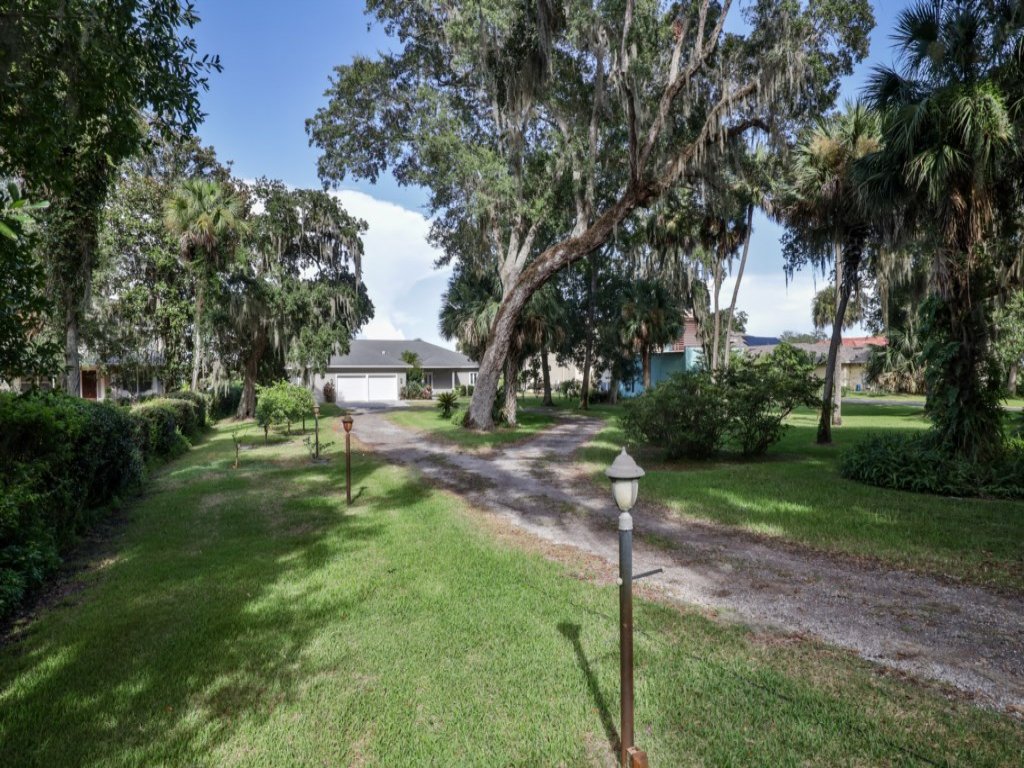 Bring your Fishing poles, boat, and Relax House on River Vacation Rental in Edgewater - RedAwning
