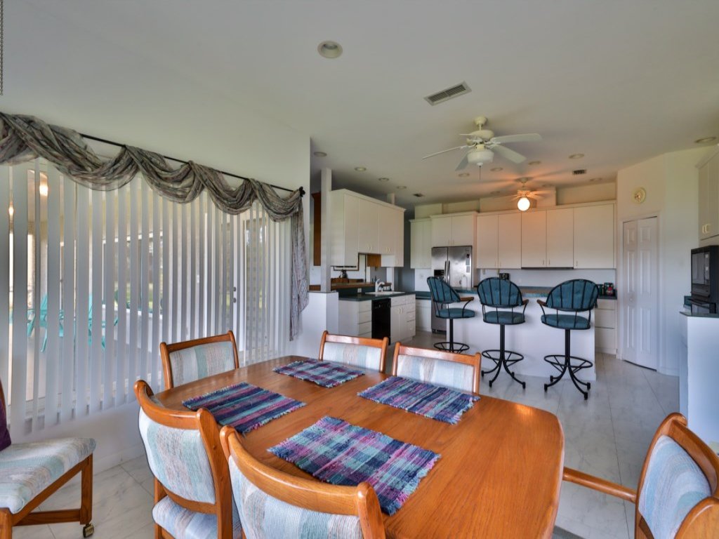 Bring your Fishing poles, boat, and Relax House on River Vacation Rental in Edgewater - RedAwning