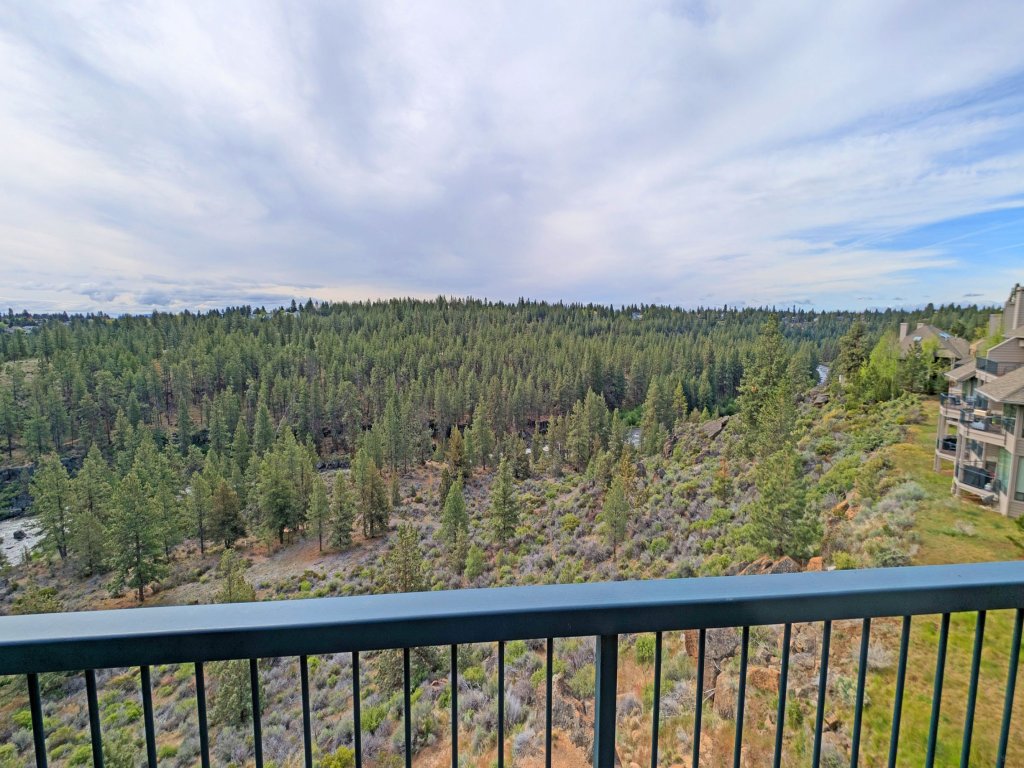 River Ridge 424AB Vacation Rental in Bend - RedAwning