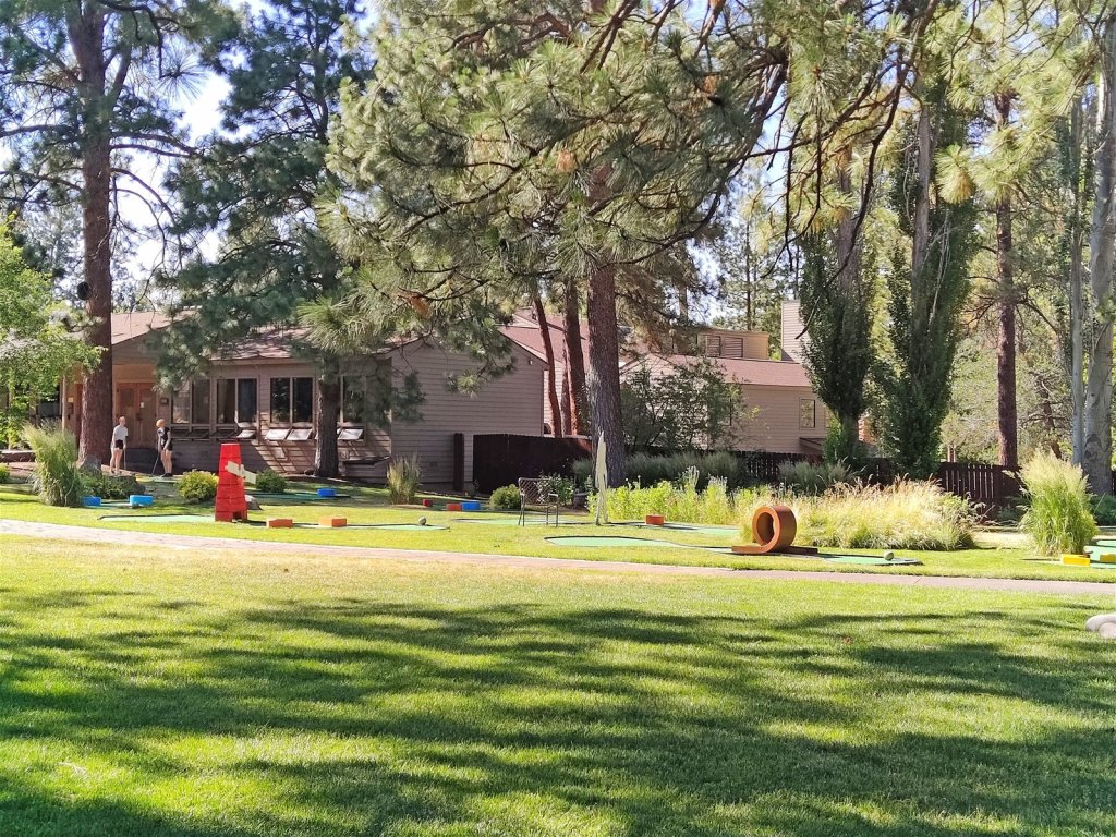 7th Mtn 823F Vacation Rental in Bend - RedAwning