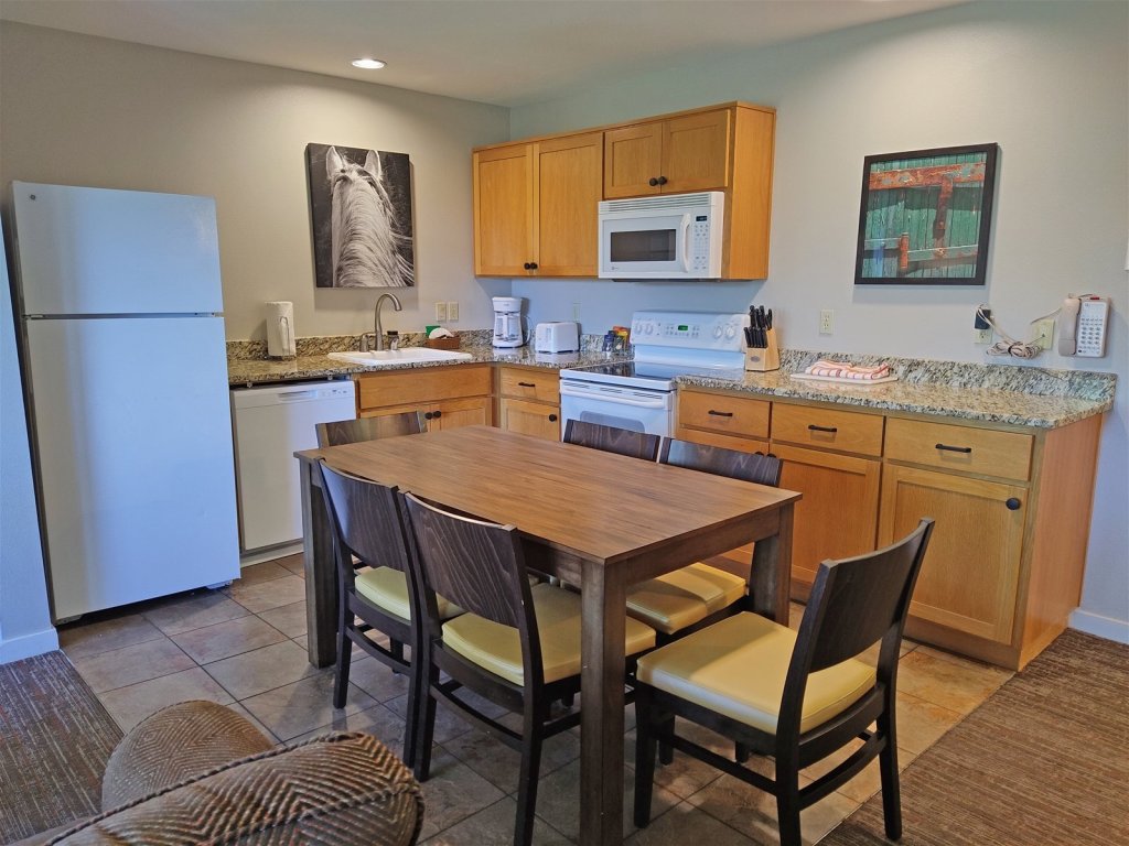 7th Mtn 823F Vacation Rental in Bend - RedAwning