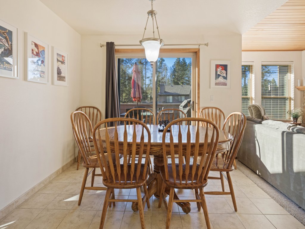 Fairway Village 8 Vacation Rental in Sunriver - RedAwning