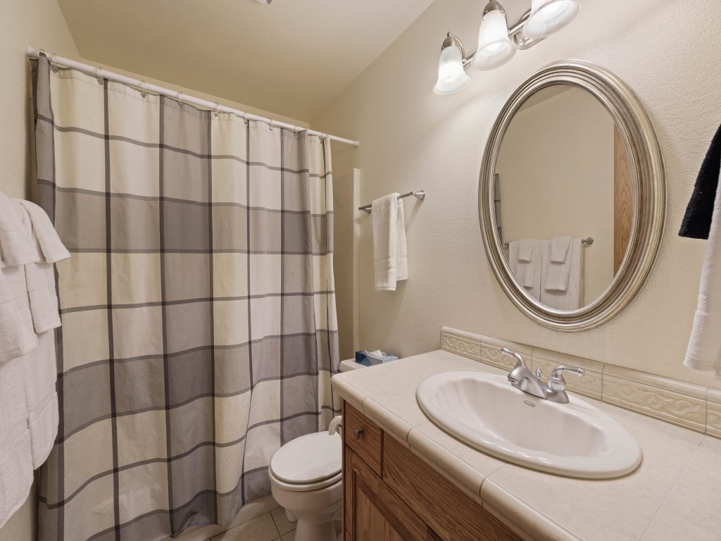 Fairway Village 8 Vacation Rental in Sunriver - RedAwning