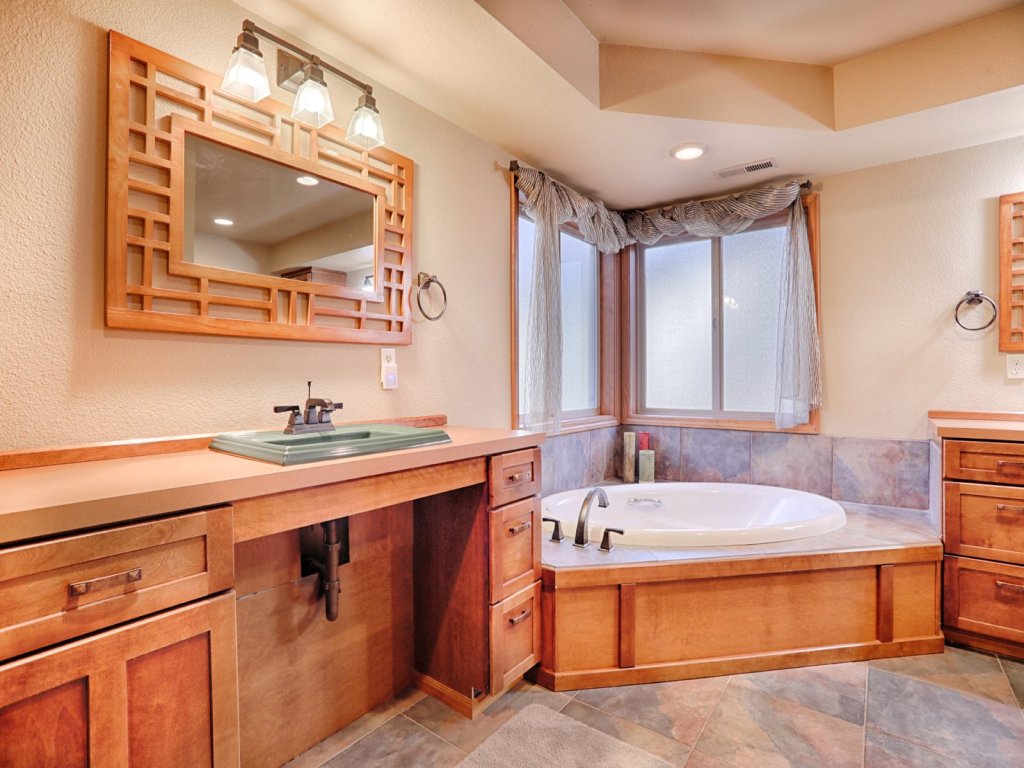 Pioneer 1 Vacation Rental in Sunriver - RedAwning