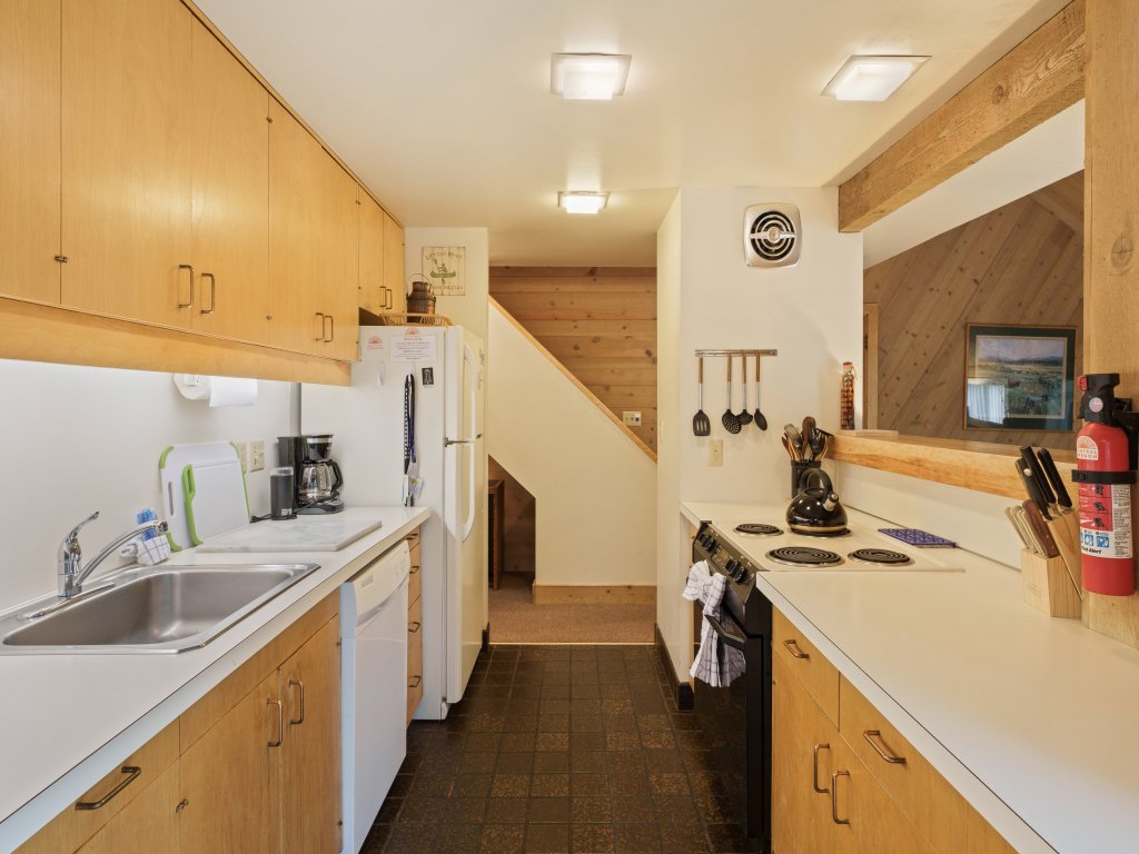 Pole House 99 Vacation Rental in Sunriver - RedAwning