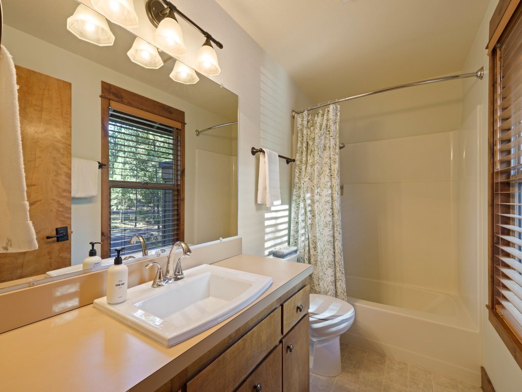 Tamarack 8 Vacation Rental in Sunriver - RedAwning