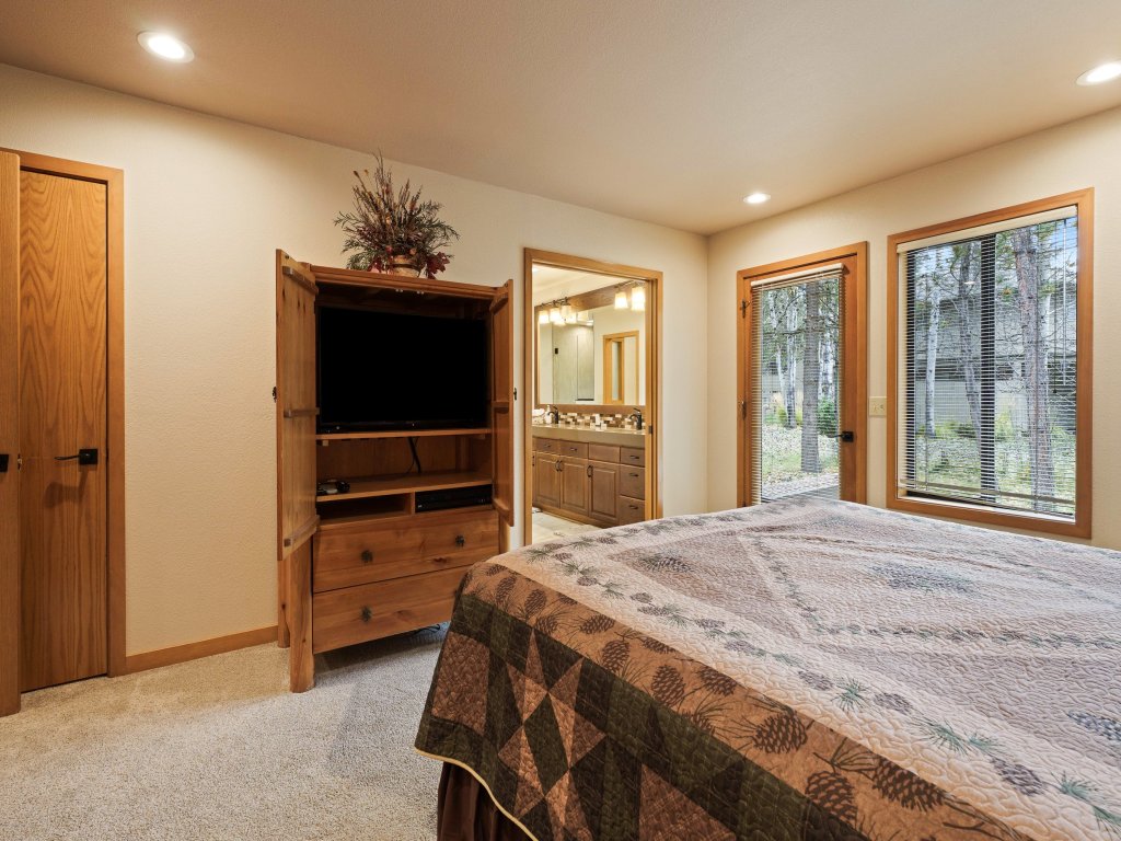 Summit View 5 Vacation Rental in Sunriver - RedAwning