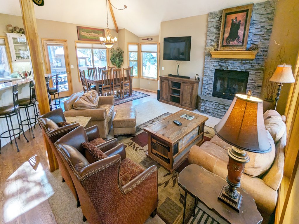 McNary 20 Vacation Rental in Sunriver - RedAwning