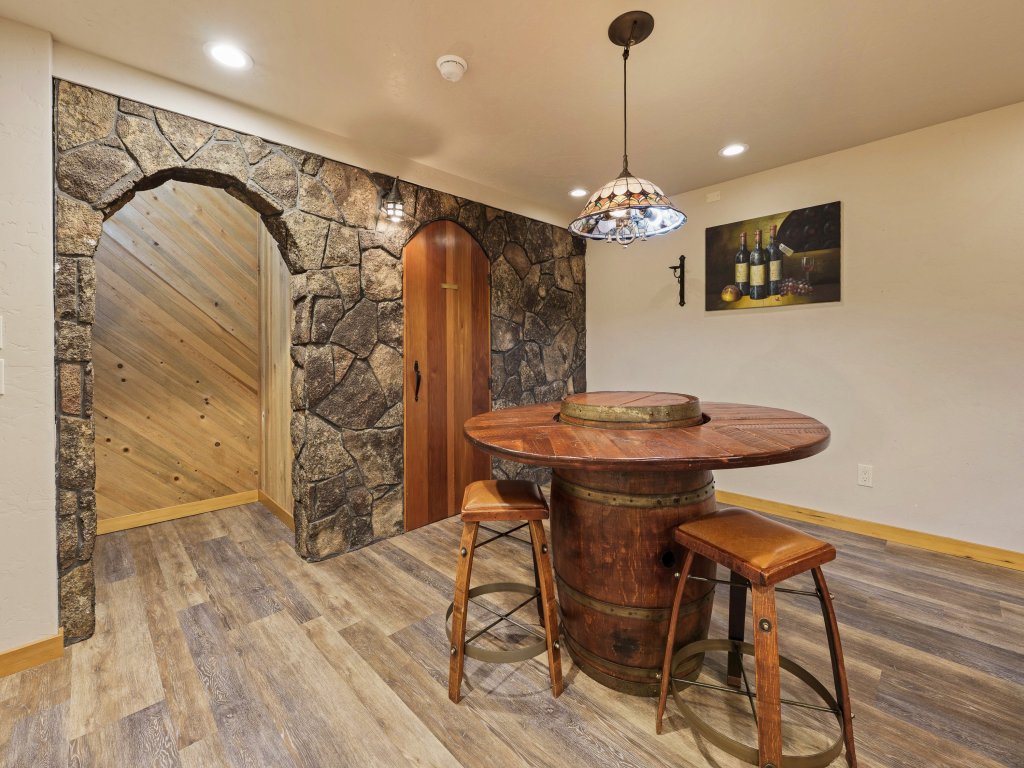 Poplar 35 Vacation Rental in Sunriver - RedAwning
