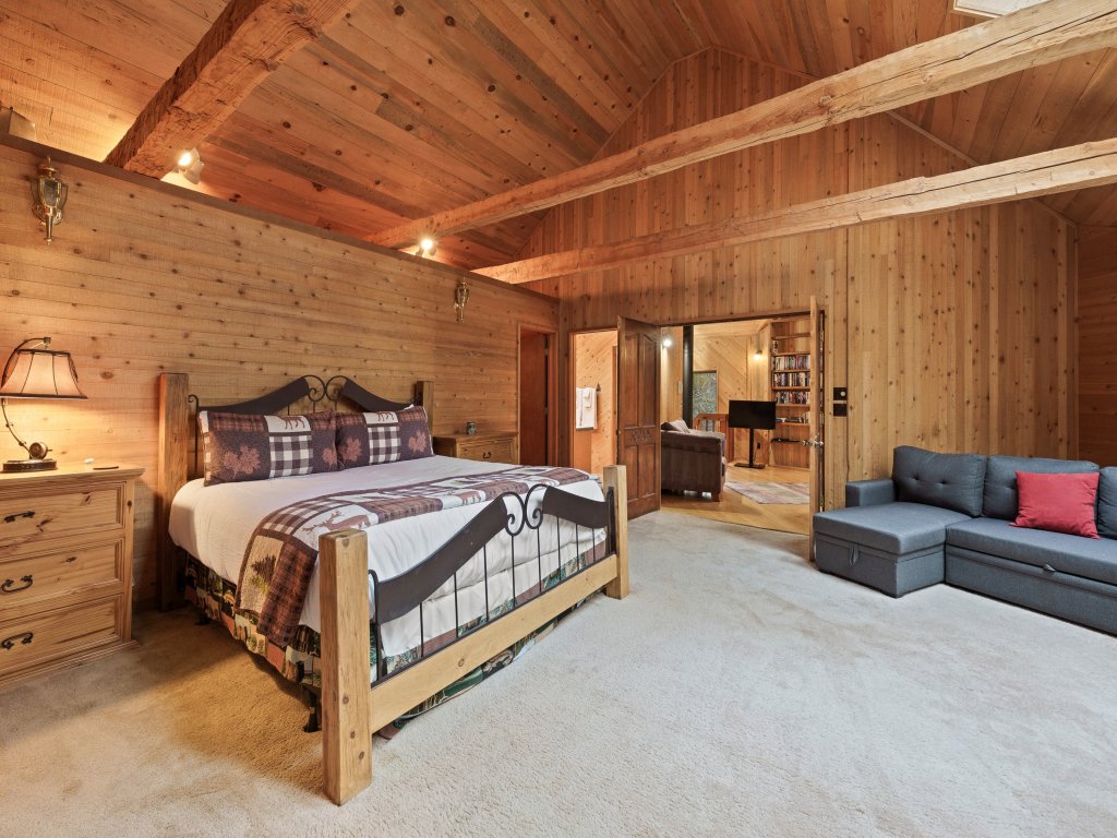 Poplar 35 Vacation Rental in Sunriver - RedAwning