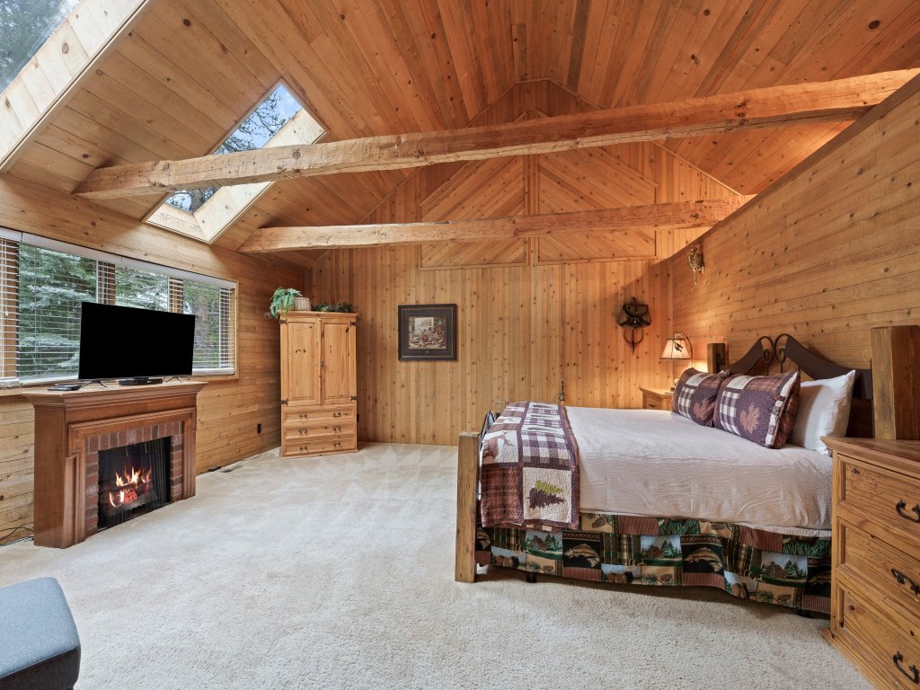 Poplar 35 Vacation Rental in Sunriver - RedAwning