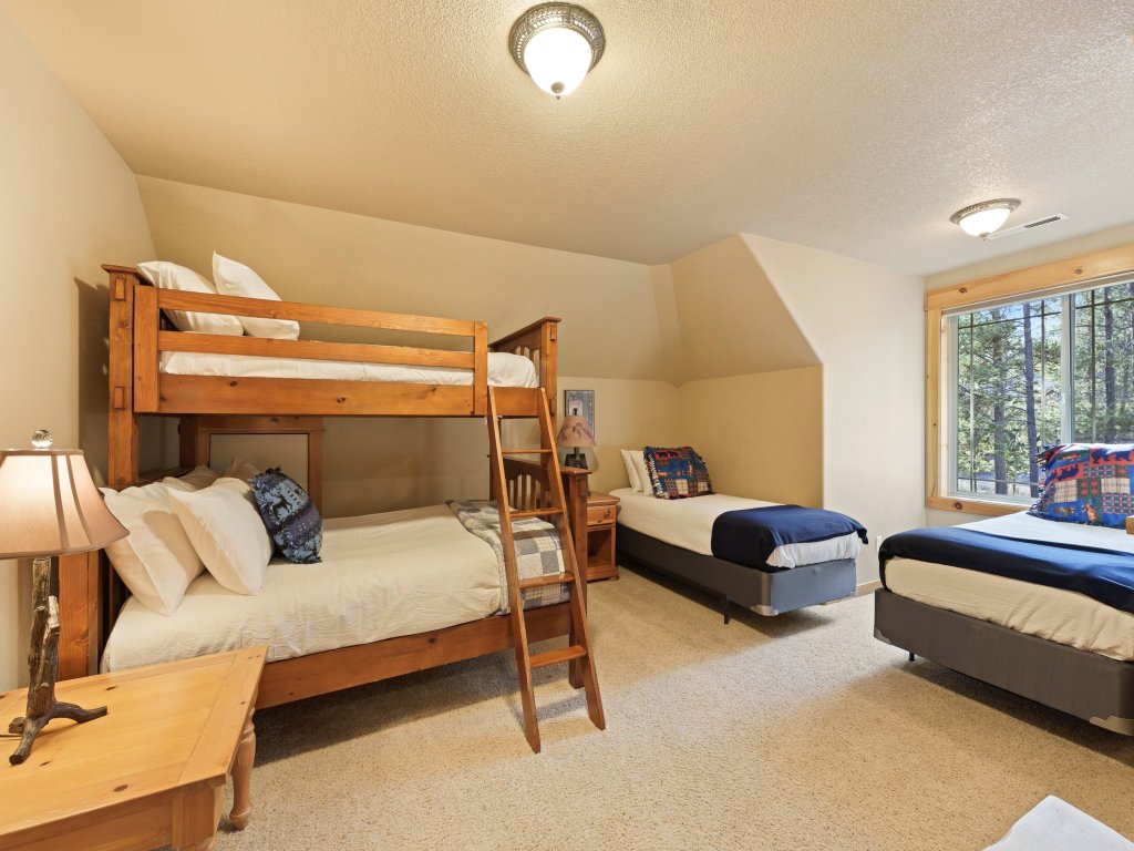 Poplar 16 Vacation Rental in Sunriver - RedAwning