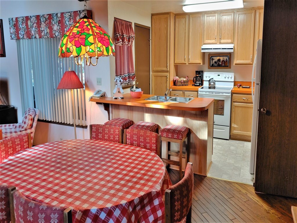 3 Tennis Village Vacation Rental in Sunriver - RedAwning