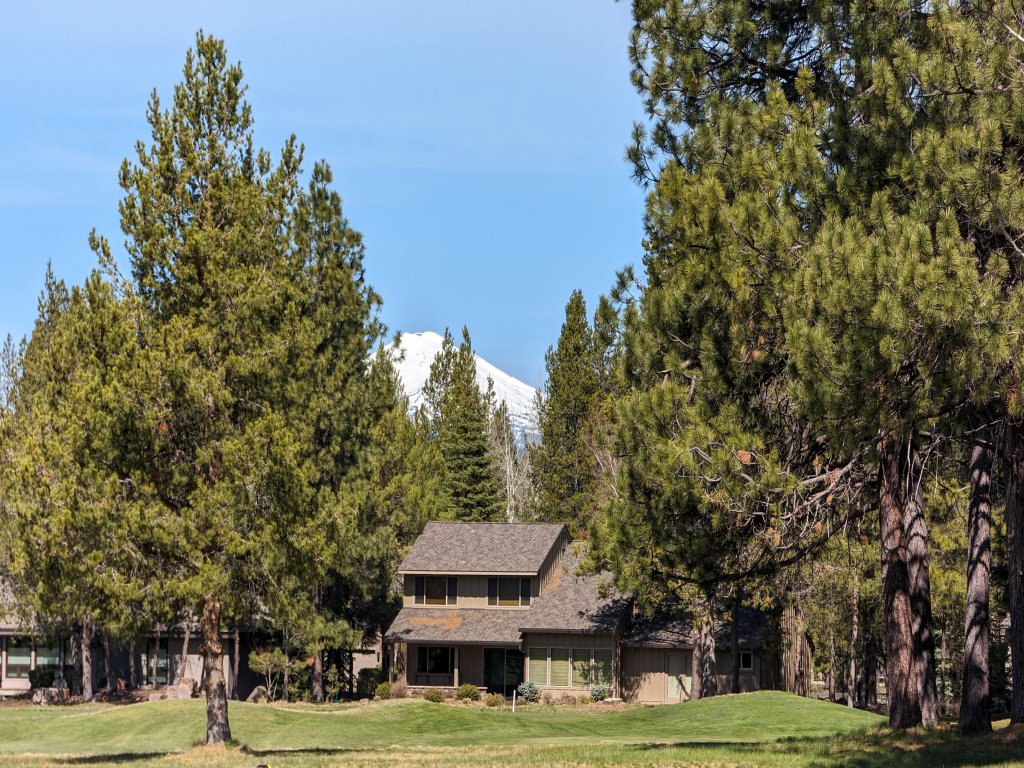Mt View Lodge 35 Vacation Rental in Sunriver - RedAwning